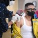 Salah seorang karyawan Semen Padang saat mendapatkan suntikan vaksin booster di CCR Pabrik Indarung VI
