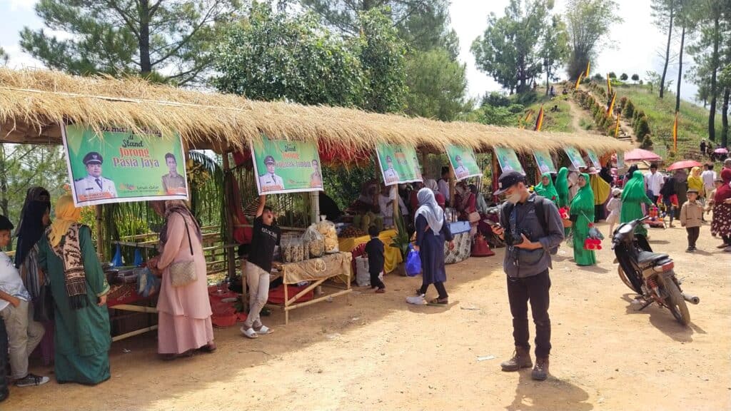 Pengembangan UMKM pada Event Aua Sarumpun Geopark Festival di Nagari III Koto, Kecamatan Rambatan