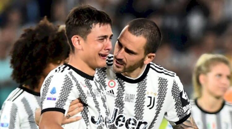 Paulo Dybala menangis usai jalani pertandingan terakhir berseragam Juventus di kandang