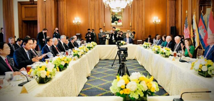 Presiden Joko Widodo menyampaikan sambutannya pada jamuan santap siang pemimpin negara-negara ASEAN oleh Ketua Dewan Perwakilan AS Nancy Pelosi dan Anggota Kongres AS di Capitol Hill