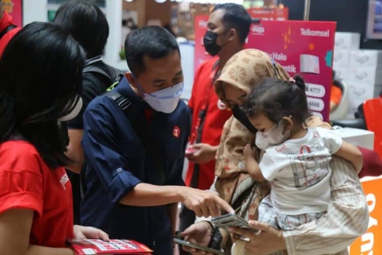 Telkomsel sukses mengawal ketersediaan akses telekomunikasi seluler selama momen Ramadan dan Idul Fitri 1443 H dengan lonjakan transaksi paket data pada Aplikasi MyTelkomsel tercatat mencapai 99%. Lonjakan ini turut mendorong pertumbuhan tertinggi trafik broadband Telkomsel hingga 46% di jalur mudik/balik lebaran.