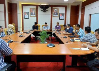Wali Kota Solok, H. Zul Elfian dan Wawako Ramadhani Kirana Putra saat melakukan rapat terbatas dengan pimpinan OPD.(Ist)