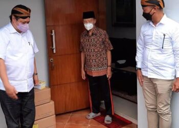 Buya Syafii Maarif saat ditemui Menteri Koordinator Bidang Perekonomian Indonesia periode 2019-2024 Airlangga Hartarto