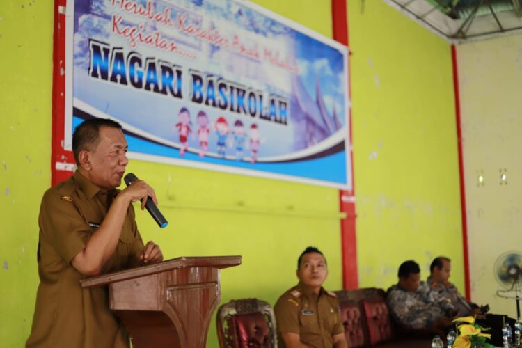 Bupati Pessel (Pesisir Selatan, Rusma Yul Anwar apresiasi program nagari Basikolah (Bersekolah) gagasan Camat Sutera.