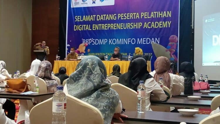 Bupati Eka Putra membuka Pelatihan DEA di Batusangkar