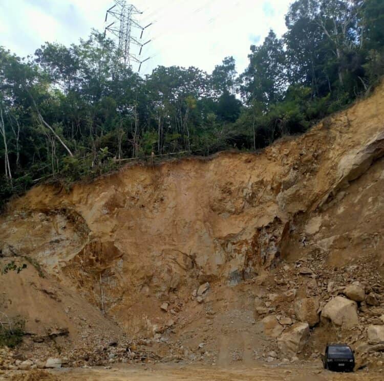 Aktivitas Tambang Tanah Urug di Duku Utara