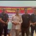 Ketua Komite Independen Pemantau Pemilu (KIPP) Sumbar, Samaratul Fuad dan anggota.