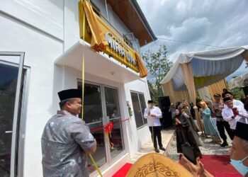 Wali Kota Solok, H. Zul Elfian Umar meresmikan Musala Almira Umar di Nagari Selayo, Kabupaten Solok.(Prokomp)