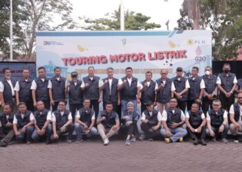 Wakil Wali Kota Solok, Ramadhani Kirana Putra saat menghadiri launching sepeda motor listrik PLN UIW Sumbar di Padang.(Prokomp)