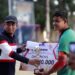 Wawako Solok,Ramadhani Kirana Putra menyerahkan piala dan hadiah kepada pemenang Dandim Cup II.(Prokomp)