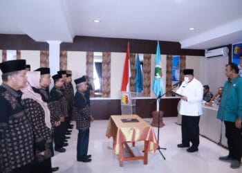 Pengukuhan ketua dan jajaran pengurus Dekopinda Kota Solok di Hotel Premiere.(Prokomp)