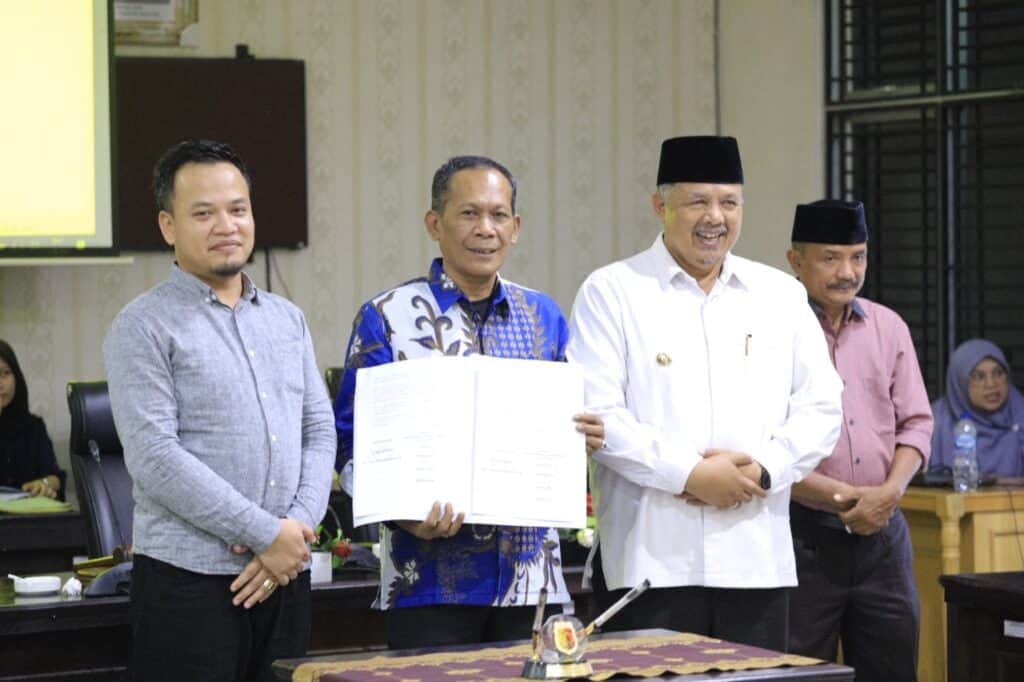 Penendatangan persetujuan bersama KUA PPAS APBD 2023 antara DPRD dan Pemko Solok.(Ist)