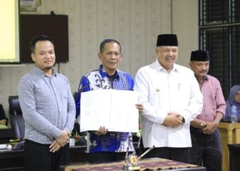 Penendatangan persetujuan bersama KUA PPAS APBD 2023 antara DPRD dan Pemko Solok.(Ist)