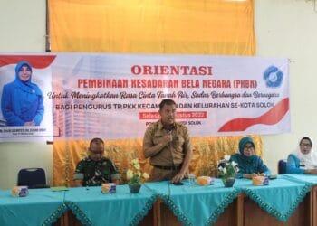 Kepala Dinas Pemberdayan Masyarakat Perempuan Dan Perlindungan Anak Kota Solok, Delfianto membuka orientasi PKBN bagi kader PKK kecamatan dan kelurahan se-Kota Solok.(Ist)