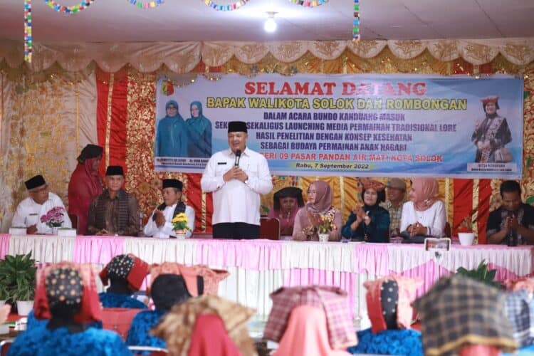 Wali Kota Solok, H. Zul Elfian Umar mengapresiasi program Bundo Kaduang Masuk Sekolah.(Prokomp)