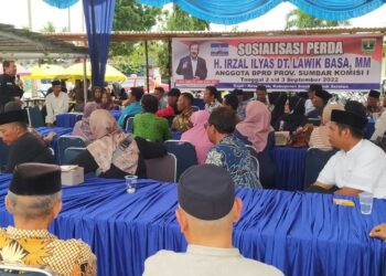 Anggota DPRD Sumbar, H. Irzal Ilyas Dt. Lawik Basa menyampaikan sosialisasi terkait Perda nomor 9 tahun 2018 terhadap RT, RW dan kelurahan di Kecamatan Lubuk Sikarah, Kota Solok.(Klikpositif)