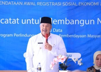 Wako Solok, H. Zul Elfian Umar saat membuka rakor persiapan pendataan awal Regsosek 2022 di Kota Solok.(Prokomp)