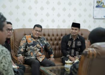 Wakil Wali Kota Solok, Ramadhani Kirana Putra saat bersilaturahmi dengan Wakil Gubernur Sumbar, Audy Joinaldy.(Prokomp)