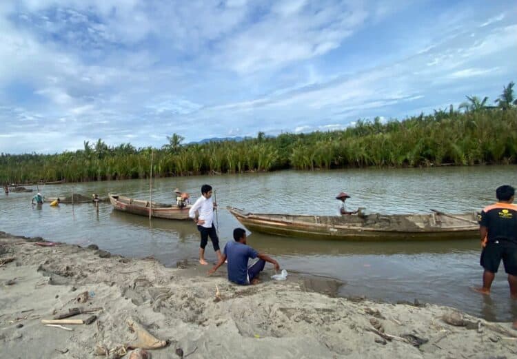 Penambang pasir tanpa izin