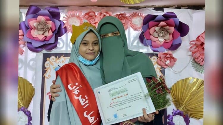 Nabila saat prosesi wisuda Tahfiz di Al-Azhar Mesir.(Ist)