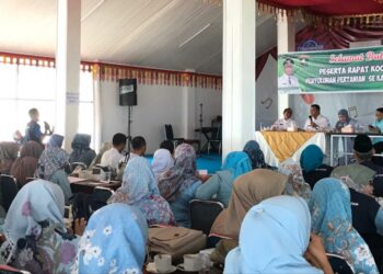 Bupati Solok, H. Epyardi Asda saat melakukan rapat koordinasi dengan penyuluh pertanian se-Kabupaten Solok.(Ist)