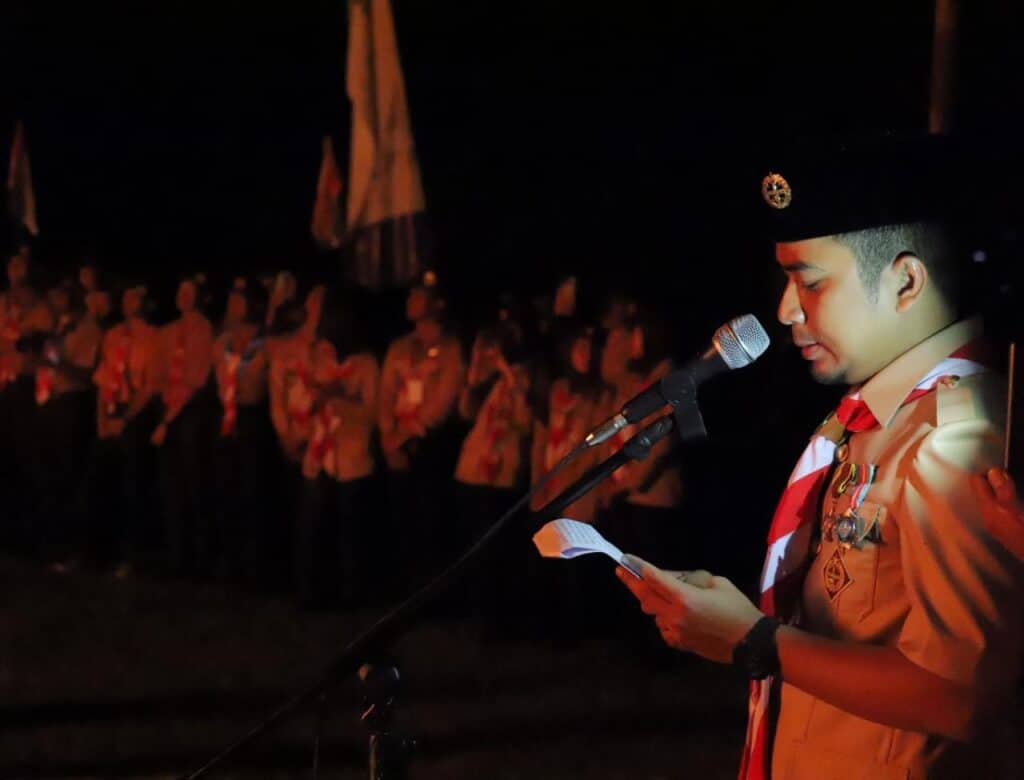 Ketua Kwarcab Pramuka Kota Solok, H. Ramadhani Kirana Putra menutup rangkaian peringatan Hari Pramuka ke-61 di Taman Pramuka Ampang Kualo.(Prokomp)