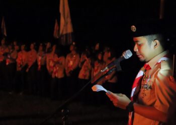 Ketua Kwarcab Pramuka Kota Solok, H. Ramadhani Kirana Putra menutup rangkaian peringatan Hari Pramuka ke-61 di Taman Pramuka Ampang Kualo.(Prokomp)