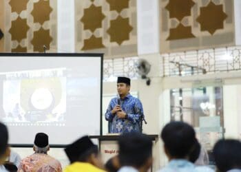 Wakil Wali Kota Solok, Dr. H. Ramadhani Kirana Putra meluncurkan program wirid pelajar SLTA secara virtual di Masjid Agung Al-Muhsinin.(Prokomp)