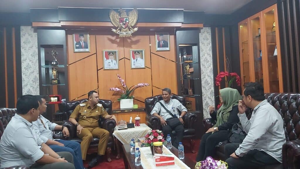 Semen Padang Sosialisasikan Nabuang Sarok dan Kaliandra