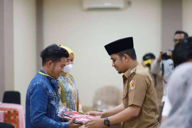 Wakil Wali Kota Solok, Ramadhani Kirana Putra saat membuka pelatihan bagi pegiat desa wisata di Kota Solok.(Prokomp)