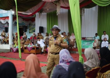 Dialog Langsung, Bupati Solok H. Epyardi Asda menampung usulan masyarakat untuk pembangunan.(Ist)