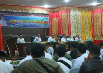 Bupati Solok, H. Epyardi Asda saat memimpin Rakorbang tahun 2023 bersama camat, wali nagari, BPN dan tokoh masyarakat.(Ist)