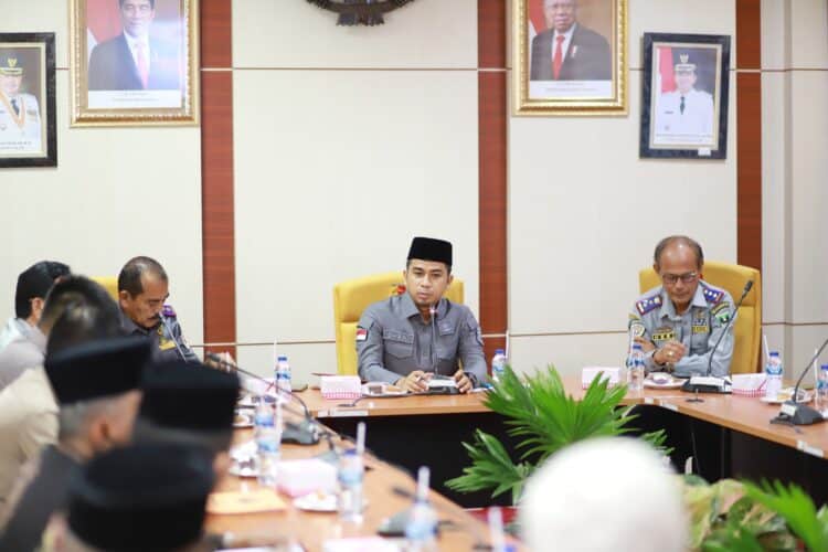 Wawako Solok, Dr. H. Ramadhani Kirana Putra saat mengikuti Rakor Forum Komunikasi LLAJ Kota Solok tahun 2022.(Prokomp)