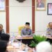 Wawako Solok, Dr. H. Ramadhani Kirana Putra saat mengikuti Rakor Forum Komunikasi LLAJ Kota Solok tahun 2022.(Prokomp)