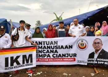 Andre Rosiade dan DPP IKM Salurkan Bantuan untuk Korban Gempa Cianjur