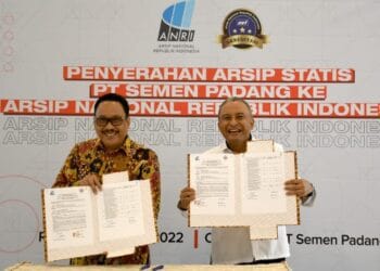 Semen Padang Serahkan 124 Berkas Arsip Statis ke ANRI