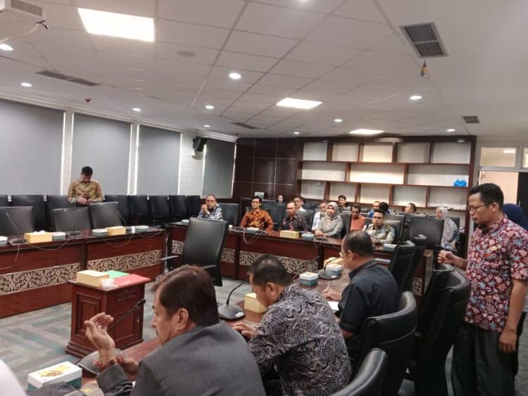 Dewan Perwakilan Rakyat Daerah (DPRD) Provinsi Sumatera Barat melakukan uji kelayakan untuk calon Komisioner Komisi Informasi (KI) pada hari ini, Kamis, 19 Januari 2023