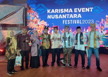 Wawako Solok, Dr. Ramadhani Kirana Putra dan Kadispar Milda Murniati saat launching KEN 2023 bersama Menparekraf, Sandiaga Uno di Jakarta.(Prokomp)