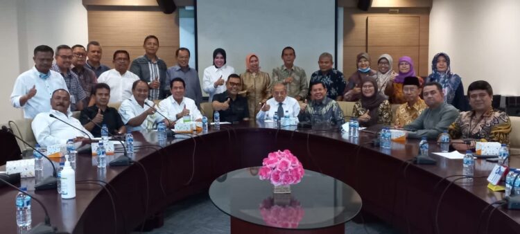Pertemuan Bupati Solok, H. Epyardi Asda bersama yayasan dan rektorat Universitas YARSI Jakarta dan Persatuan Keluarga Kabupaten Solok Jakarta.(Ist)