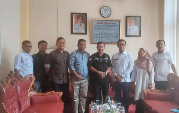 Ketua dan pengurus KORMI Kota Solok bersama Kadispora, Nurzal Gustim dan jajaran.(Ist)