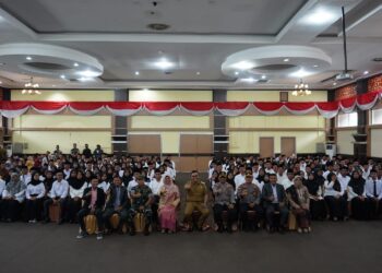 Bupati Solok, H. Epyardi Asda bersama ketua dan Komisioner KPU serta PPS nagari se-Kabupaten Solok.(Ist)