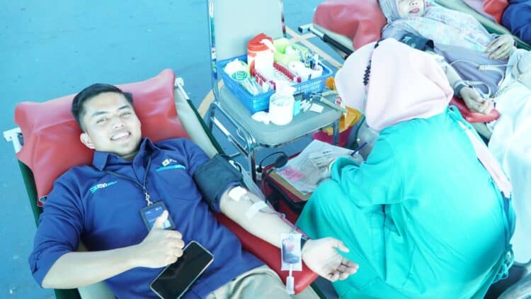 PLN Unit Induk Distribusi (UID) Sumatera Barat menyelenggarakan Bakti Sosial Donor Darah, di Lapangan Tenis Indoor Kantor Induk, pada Selasa (31/01).