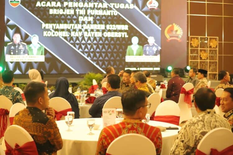 Wawako Solok, Ramadhani Kirana Putra bersama kepala daerah se Sumbar mengikuti pengantar tugas Danrem 032/Wirabraja di Kota Padang.(Prokomp)