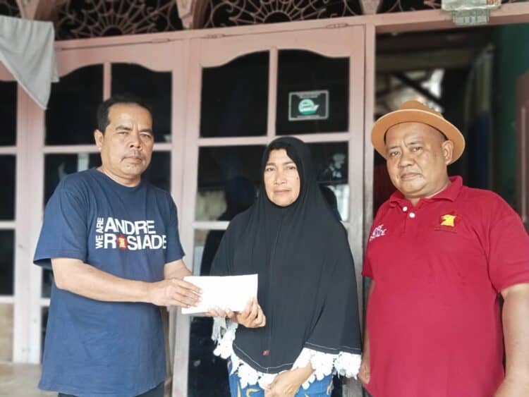 Andre Rosiade Lunasi Tunggakan PDAM dan Beri Modal Usaha Warga Padang