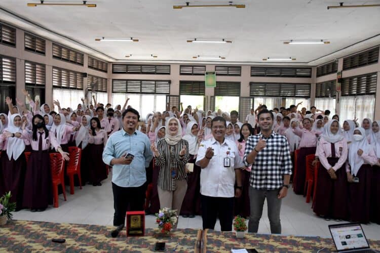 Semen Padang Mengajar di SMK Negeri 1 Dumai