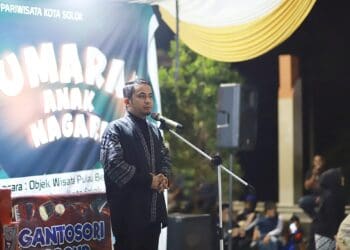 Wakil Wali Kota Solok, Ramadhani Kirana Putra membuka Sumarak Anak Nagari di kawasann Pulau Belibis.(Prokomp)