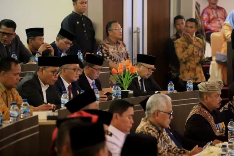 Wako Solok, H. Zul Elfian Umar bersama kepala daerah di Sumbar menghadiri sidang paripurna peringatan hari jadi ke-74 Kabupaten Sijunjung.(Prokomp)