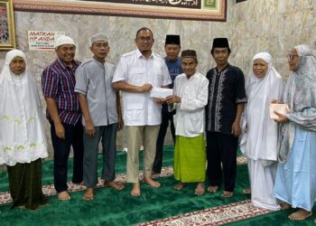 Andre Rosiade Bantu Masjid Muhsinin Padang