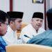 Wako Solok, H. Zul Elfian dan Wawako Ramadhani Kirana Putra saat rapat koordinasi pengentasan kemiskinan.(Prokomp)