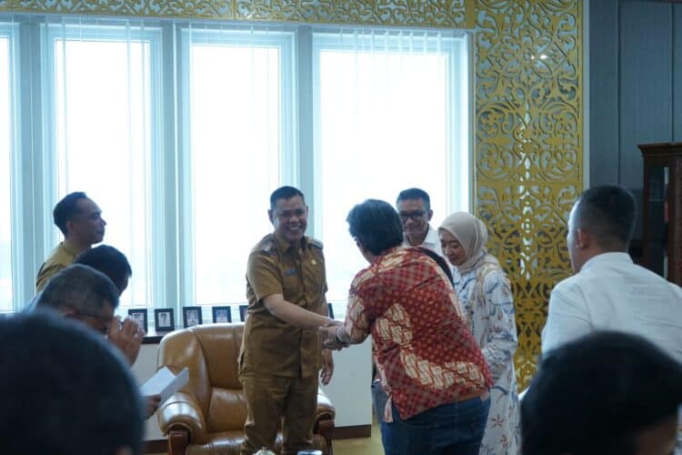 Pertemua Bupati Solok, H. Epyardi Asda dengan manajemen PT. Tirta Investama Group.(Ist)
